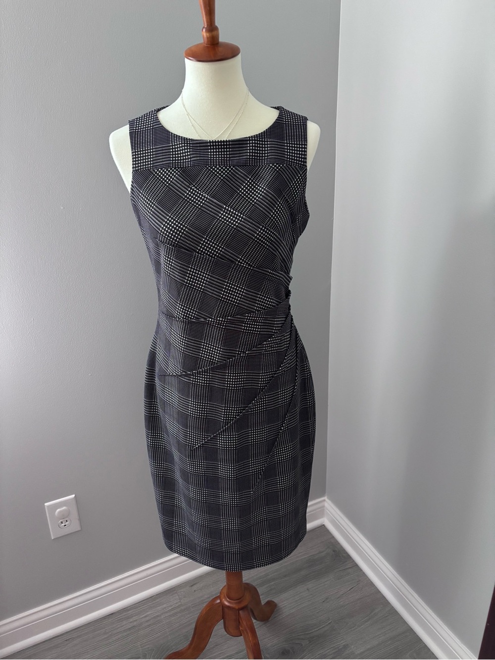 Calvin Klein Sleeveless Black Plaid Sheath Dress size 8